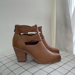 Frye Women's Cameron Twist Bootie Ankle Boot Tan Sz 8 NWOT